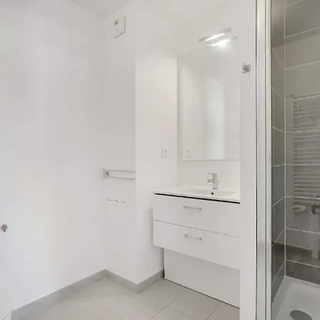 Modern & Bright 4 Guests La Defense